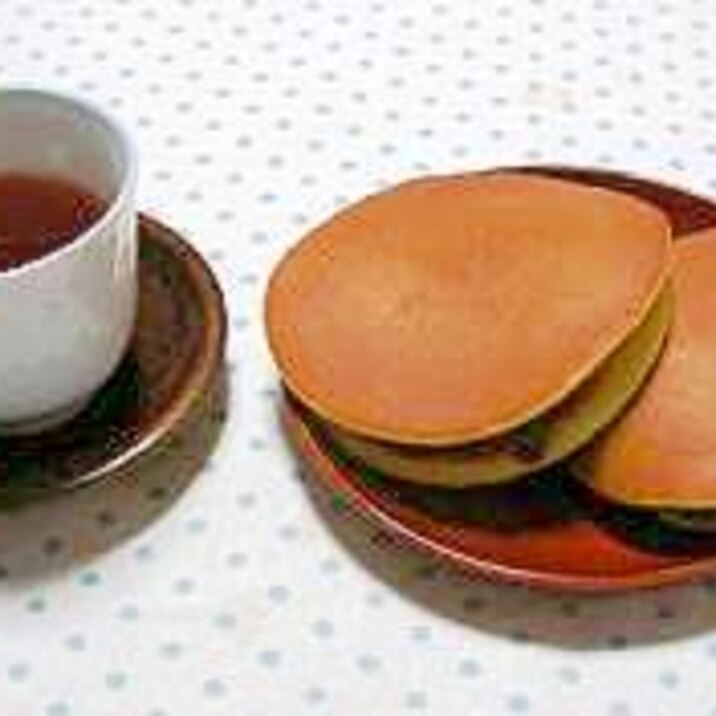 皮の生地に蜂蜜を入れて焼いたどら焼き